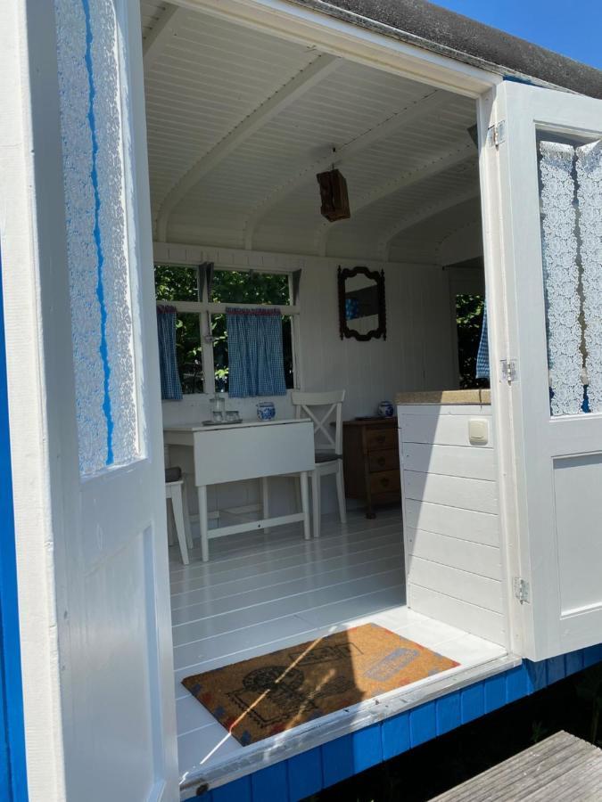Little Blue House Hotel Оостворне Екстериор снимка