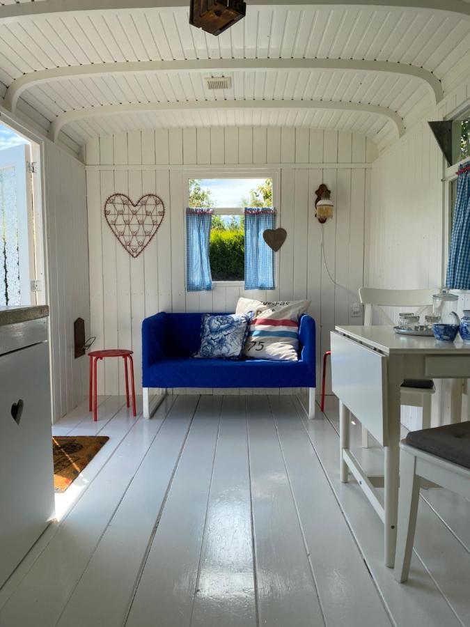 Little Blue House Hotel Оостворне Екстериор снимка